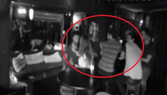 ​YouTube: La acosaban en un bar y ella les da una tremenda paliza [VIDEO]
