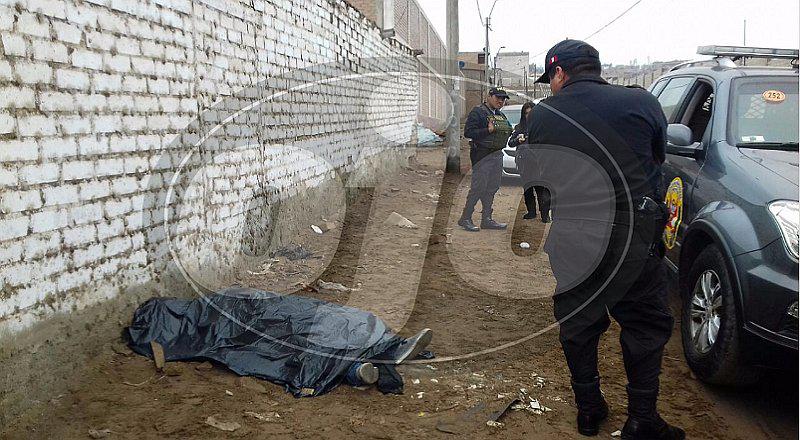 Chorrillos: Hombre acuchillado en el pecho es hallado en terreno desolado 