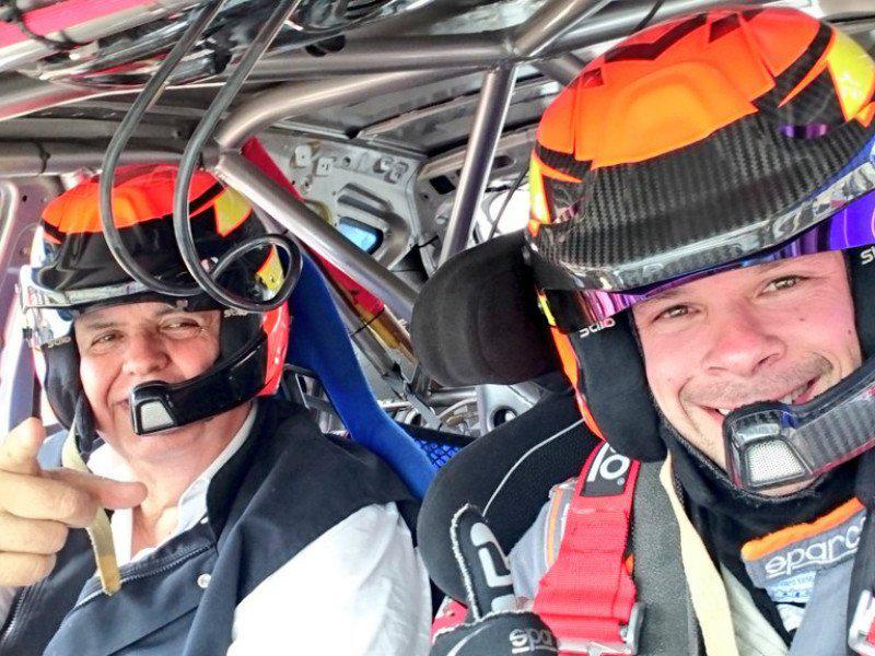 OMG! Mario Hart sube a su auto como copiloto a Alan García (FOTOS)