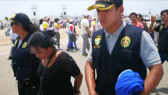 Papa Francisco en Perú: mujer cae tras robar celulares a fieles en Las Palmas 