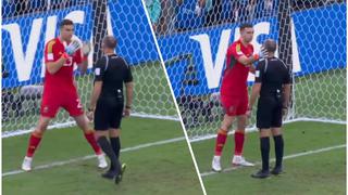Portero argentino escupió sus guantes y luego acarició al árbitro en los penales | VIDEO