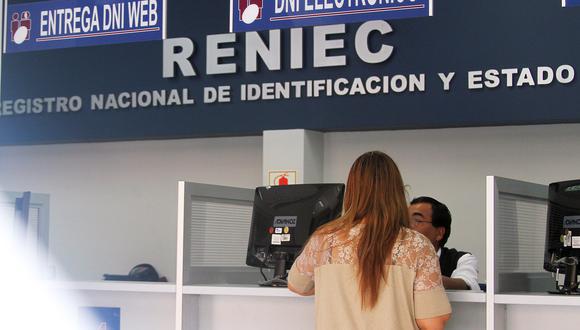 La jefa del Reniec, Carmen Velarde, explicó que se volverá al sistema de emisión de los certificados de defunción de forma manual, tras escándalo por el caso de Segundo Sánchez.