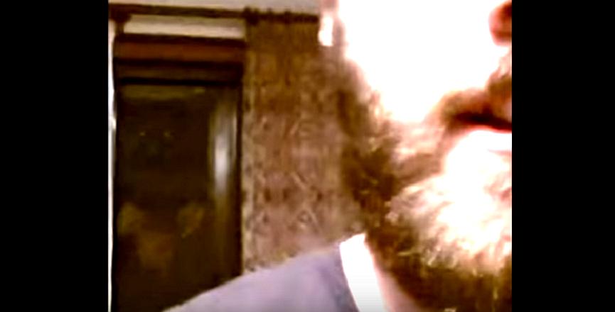 ​YouTube: subió video sin saber que algo horrible lo acechaba [VIDEO]