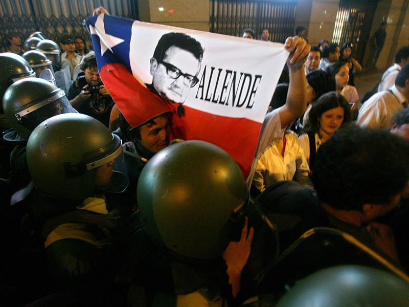 Chile: Investigarán la muerte de Salvador Allende