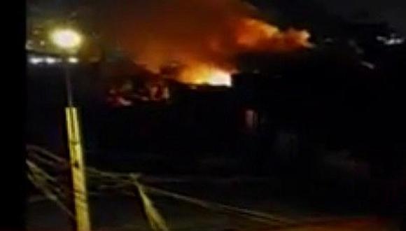 Controlan incendio en fábrica del jirón Amazonas en el Cercado de Lima