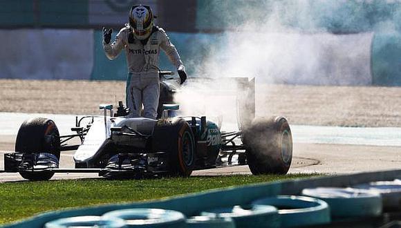 Lewis Hamilton: Mercedes ha fabricado 43 motores y solo se rompen los míos