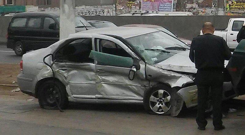 ​Independencia: Auto vuelca tras chocar muro y deja un muerto
