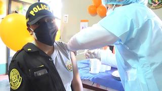 Vacunan contra el COVID-19 a más de 7 mil policías en Junín y Huancavelica