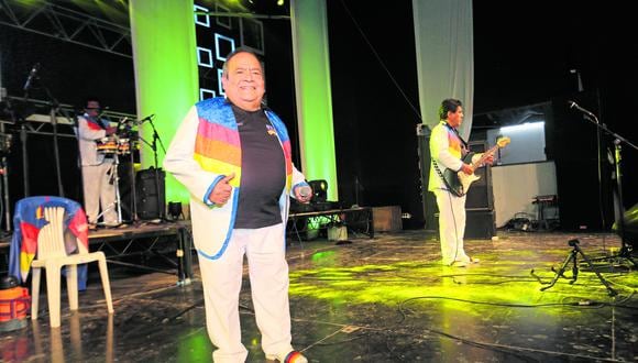 Con su agrupación, “Chapulín el Dulce” trabaja para que el Gobierno reconozca a la música chicha como parte del folclore nacional.