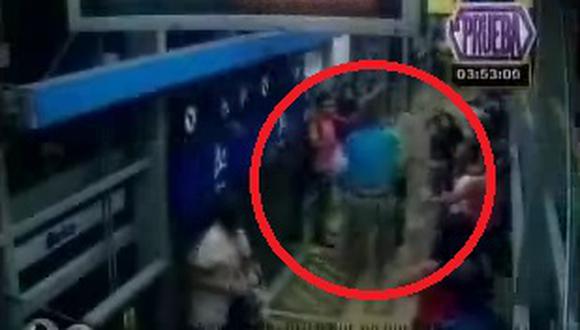 Vigilante del Metropolitano fue brutalmente agredido por dos sujetos [VIDEO]