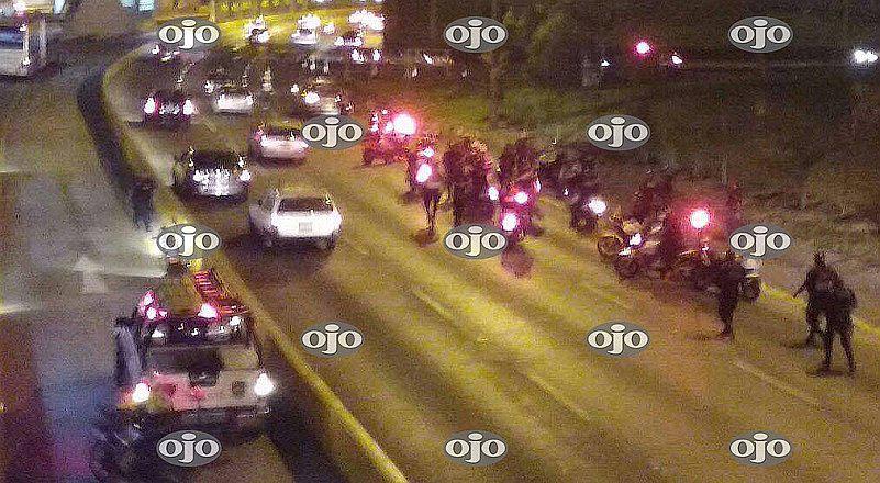 Terror en Vía Expresa por balacera entre policías y delincuentes [VIDEOS]