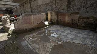 Restos de fortaleza militar de Roma antigua emergen en obras del metro 