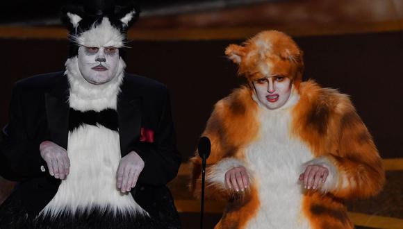 Oscar 2020: James Corden y Rebel Wilson presentaron premio a Mejores efectos especiales disfrazados de gatos. (Foto: AFP)