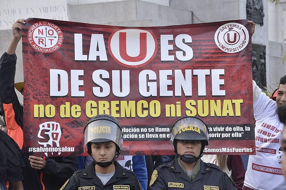 ​Trinchera Norte aclara que no hubo golpes y armas al "ajustar" a DT chileno