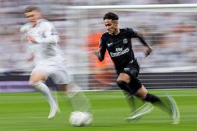 Neymar sufre esguince y fisura en pie y queda fuera contra Real Madrid