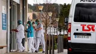 España: detienen a mujer por robar 100 guantes y gel desinfectante en un hospital