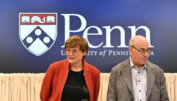 La Dra. Katalin Kariko de Hungría y el Dr. Drew Weissman de EE. UU., ganador del Premio Nobel de Medicina, hablan durante una conferencia de prensa en la Universidad de Pensilvania en Filadelfia el 2 de octubre de 2023. (Foto de Mandel NGAN / AFP)