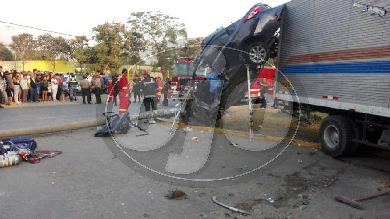 Cámara de seguridad capta impactante choque en Los Olivos que dejó un muerto (VIDEO)