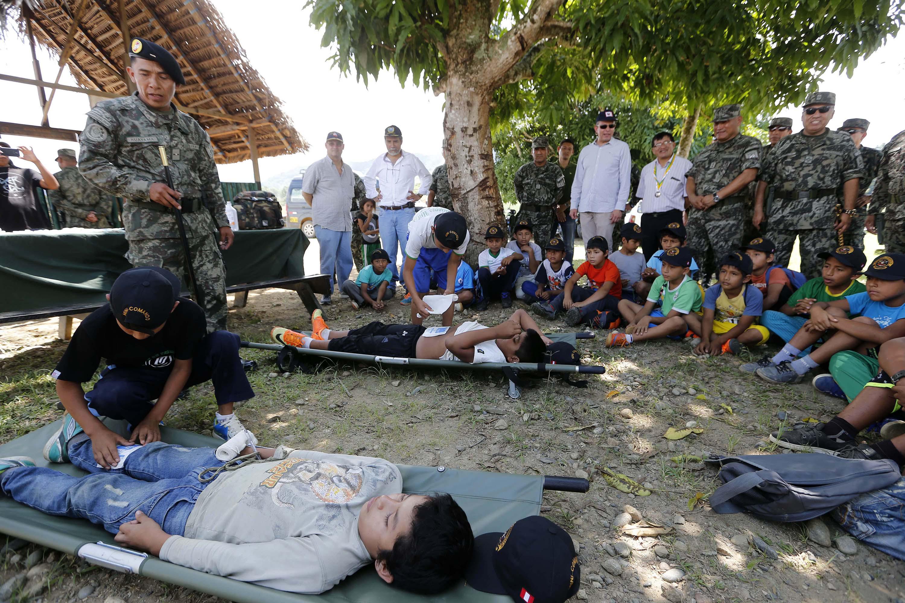 Ministros de Defensa y del Interior visitan bases antiterroristas del Vraem  