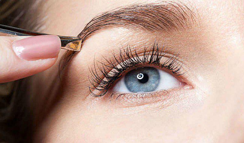 Aprende a depilar tus cejas en sencillos pasos