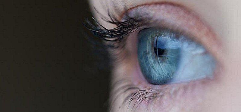 Mujer se hizo cirugía pero le dejaron un agujero entre los ojos (FOTOS)