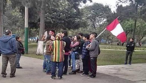 #NiUnoMenos: Convoca a marcha y solo van ¿diez personas? [FOTOS]