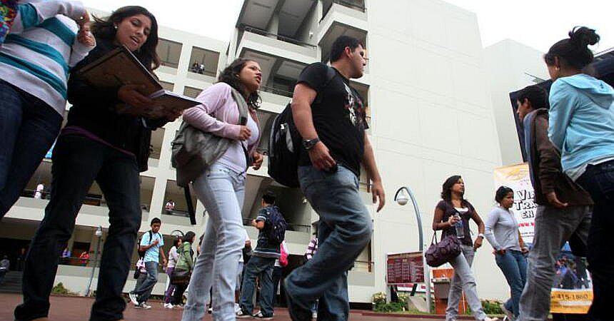 Estas ocho universidades ofrecen programas de pregrado y posgrados sin autorización
