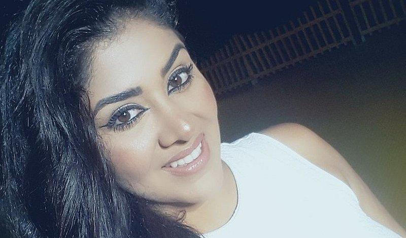 Kimberly Soifer contrajo nupcias con hermoso vestido blanco