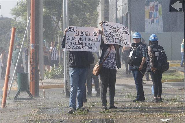 ​Reprimen a manifestantes que repudian al papa Francisco en Chile (FOTOS)