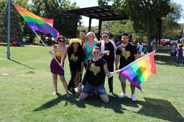 Montón de gais hacen cola para casarse en los Estados Unidos