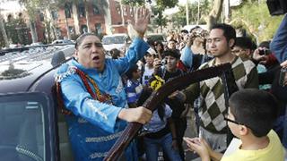 Tongo canta "Let it be" de Paul McCartney en hotel de Miraflores 