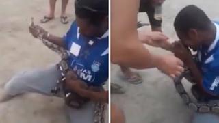 Hombre juega con serpiente y cuando decide besarlo recibe una mordida (VIDEO)