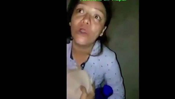 ​Mujer policía comete abuso sexual contra activista de derechos humanos (VIDEO)