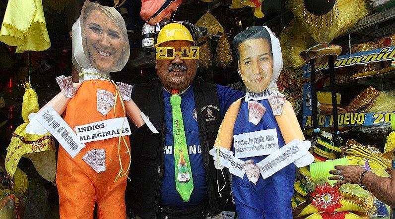 Año Nuevo 2017: la hacen linda con piñatas de "Ronny" y "Julieta"