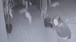 Mujer arroja a su bebé al piso durante discusión con su pareja