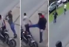 Hombre espanta a patadas a ladrón que intentó llevarse su moto│VIDEO