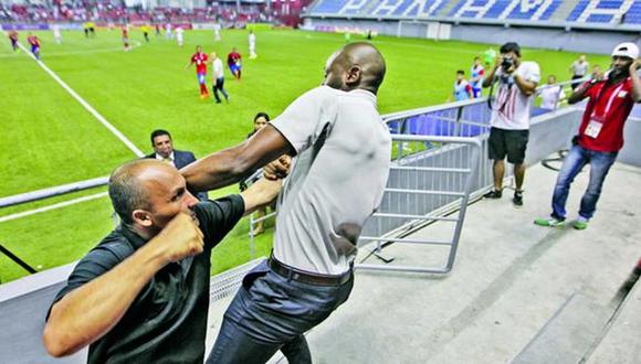 YouTube: Ásí fue la pelea del DT de Costa Rica con un guardia en pleno estadio [VIDEO]