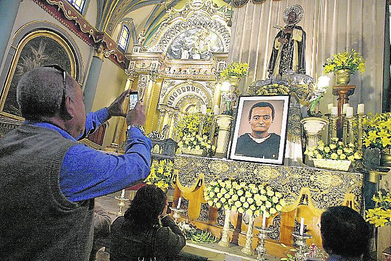 Fieles conocen rostro  de San Martín de Porres