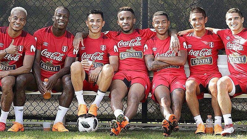 ​Jefferson Farfán se toma selfies con hinchas peruanos y les da las gracias (FOTO)