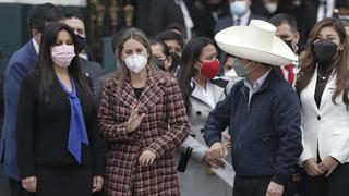 Lado B: fotos de la reunión del presidente Castillo con la Mesa Directiva del Congreso