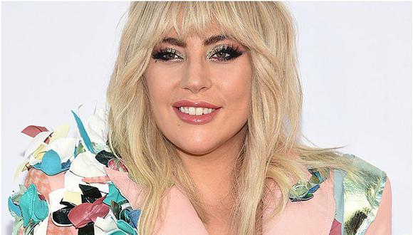 Lady Gaga luce original escote y sorprende en Instagram