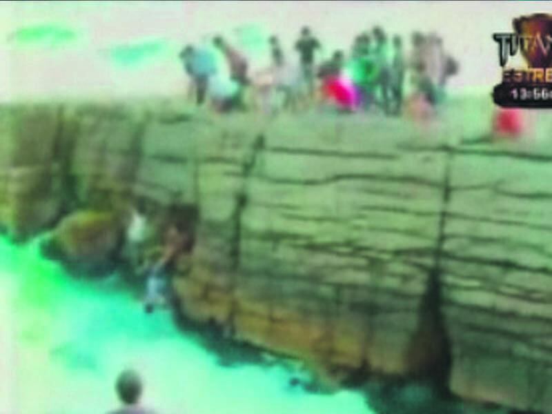 Mujer embarazada se arroja desde acantilado para salvar a su hijo[VIDEO]