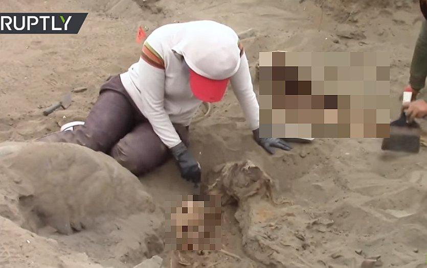 Desentierran huesos de 56 niños sacrificados en antiguo ritual preincaico (VIDEO)