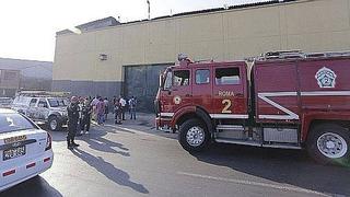 Dos personas fallecen en explosión e incendio en fábrica de la avenida Argentina (VIDEOS)