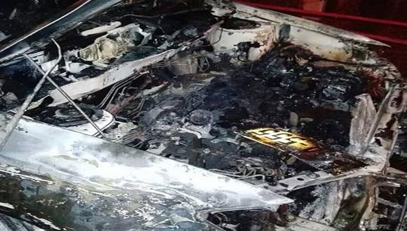 ​Sujetos queman carro a una cuadra de comisaría [VIDEO]