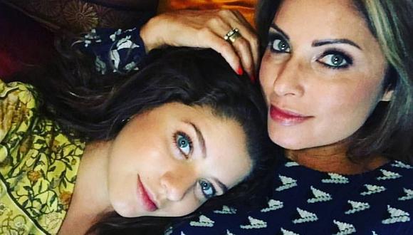 Karina Rivera y su hija lucen encantadoras con look infantil
