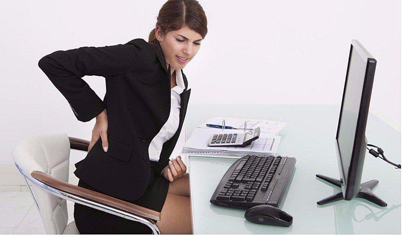 ¿Estás sentada todo el día? ¡Cuidado con el síndrome del trasero muerto!