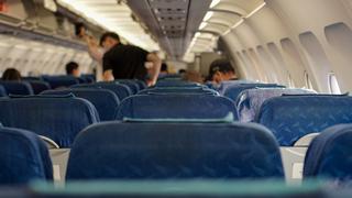 Una experimentada aeromoza revela las actitudes más detestables de un viajero