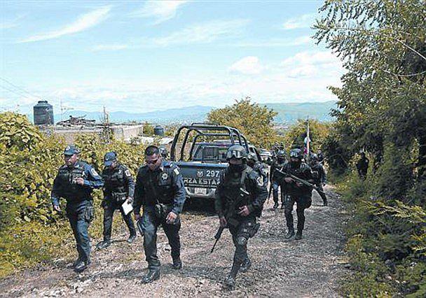 Autoridades investigan hallazgo de 50 perros en fosa clandestina 