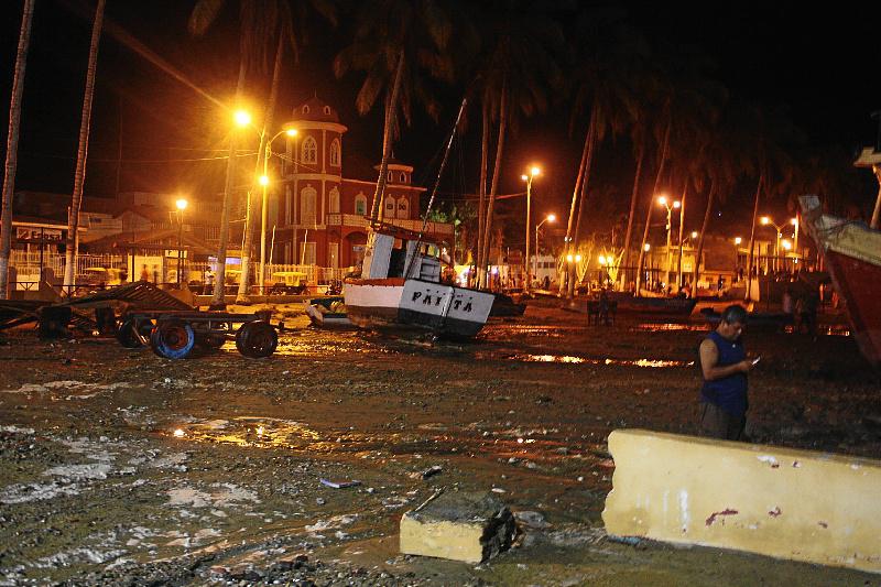 Pánico por oleaje en Paita y Sechura